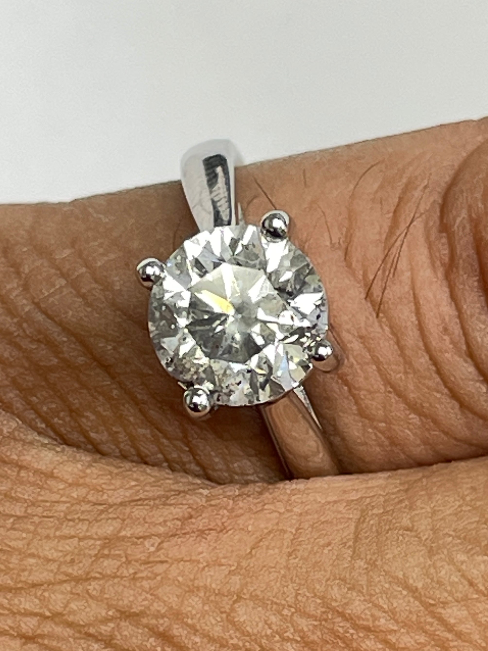 14K White Gold Round Brilliant Cut Diamond Ring