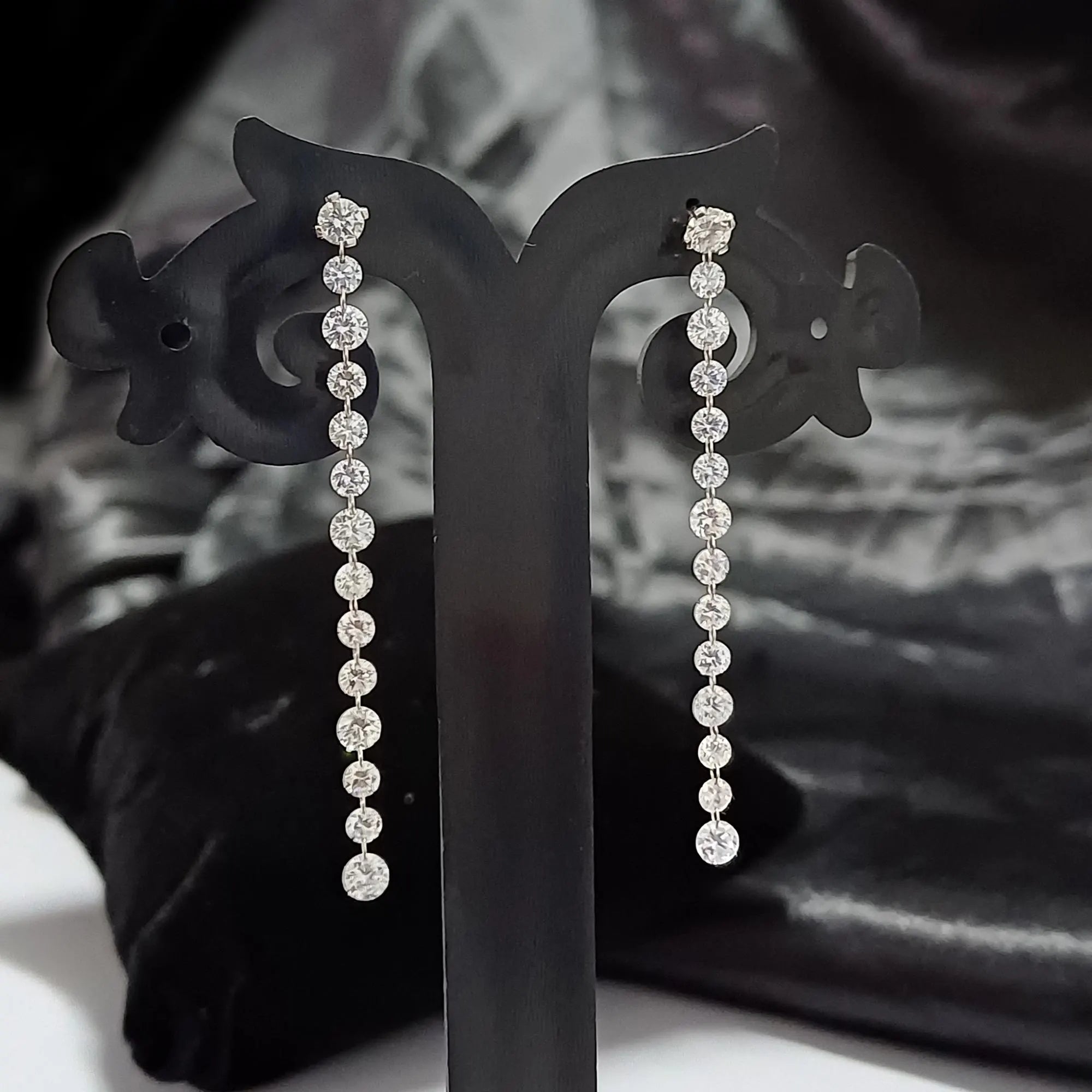 3.4 to 2.7 Mm 14K Gold Dangle Earring 1.75 Inch