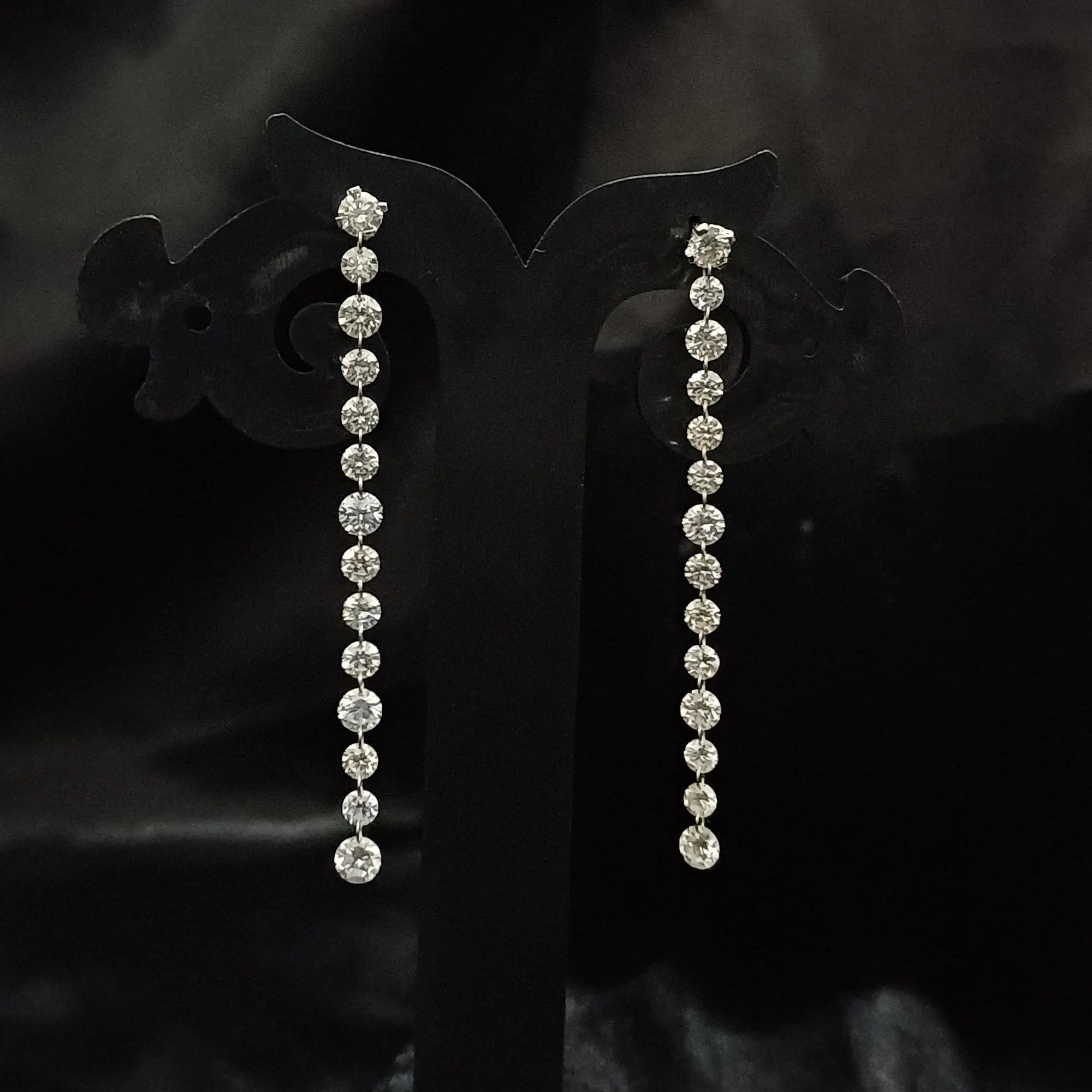 3.4 to 2.7 Mm 14K Gold Dangle Earring 1.75 Inch